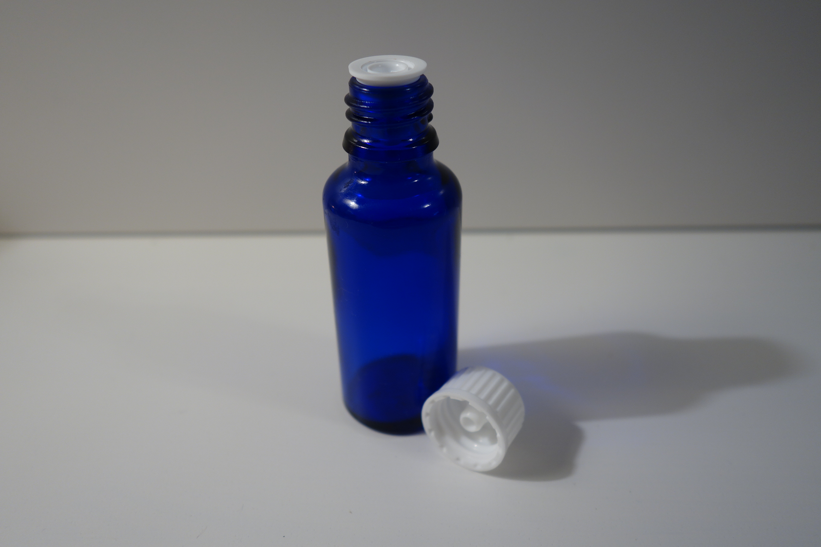 Kosmetikflasche blau 30ml mit Tropfverschluss LaVita