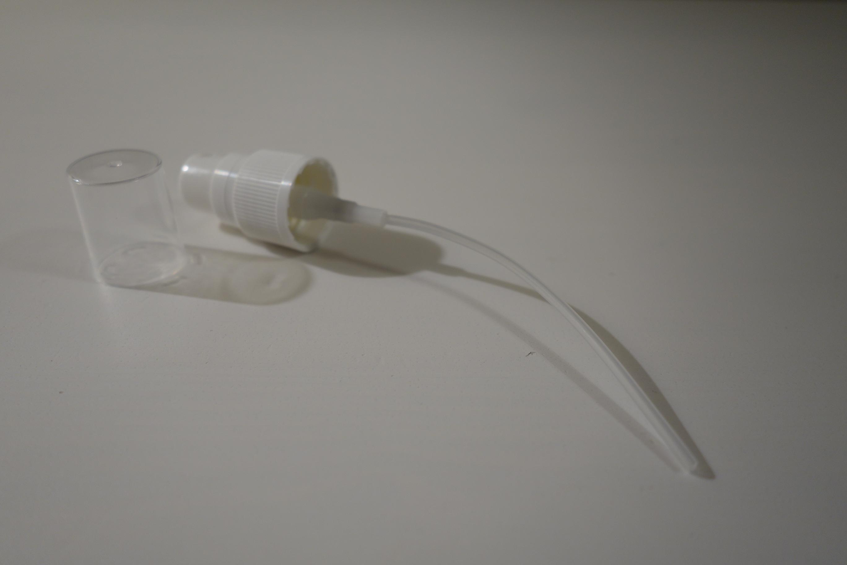 Fingerzerstäuber mit transparenter  Verschlusskappe