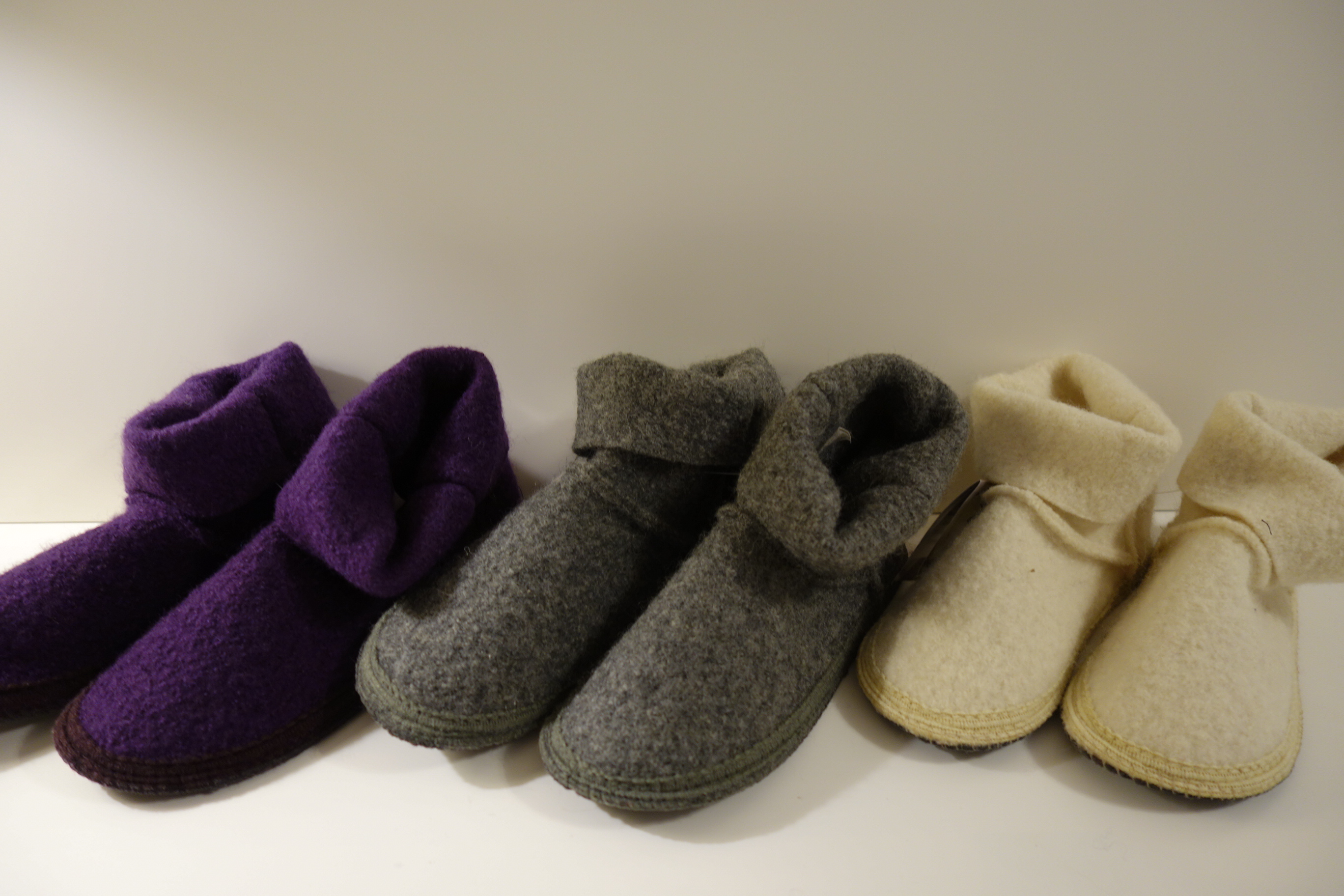 Bacinas Hausschuhe I Hüttenschuhe I Ankleboot 100% Wolle purple 36 - 41