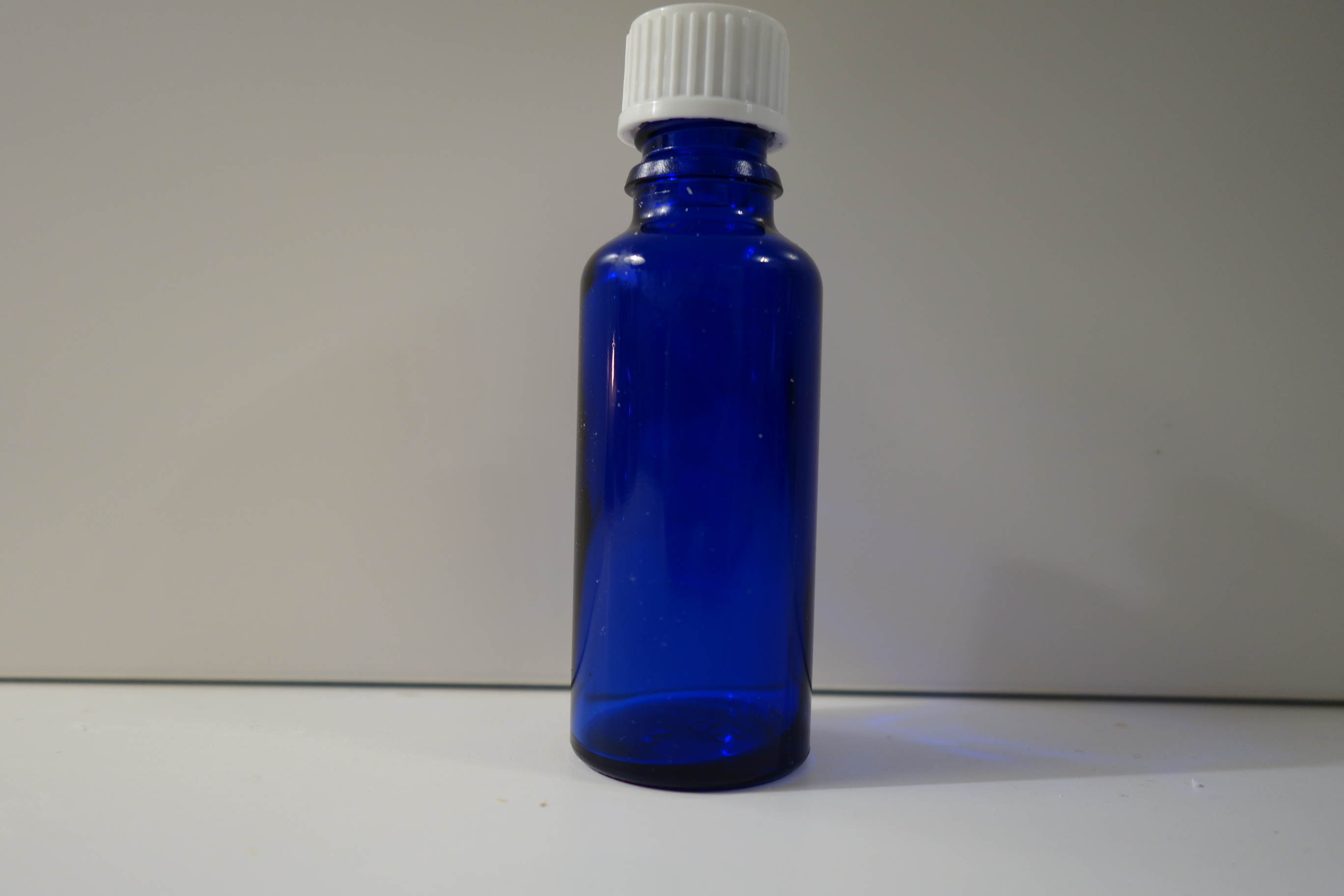 Kosmetikflasche blau 30ml mit Tropfverschluss LaVita