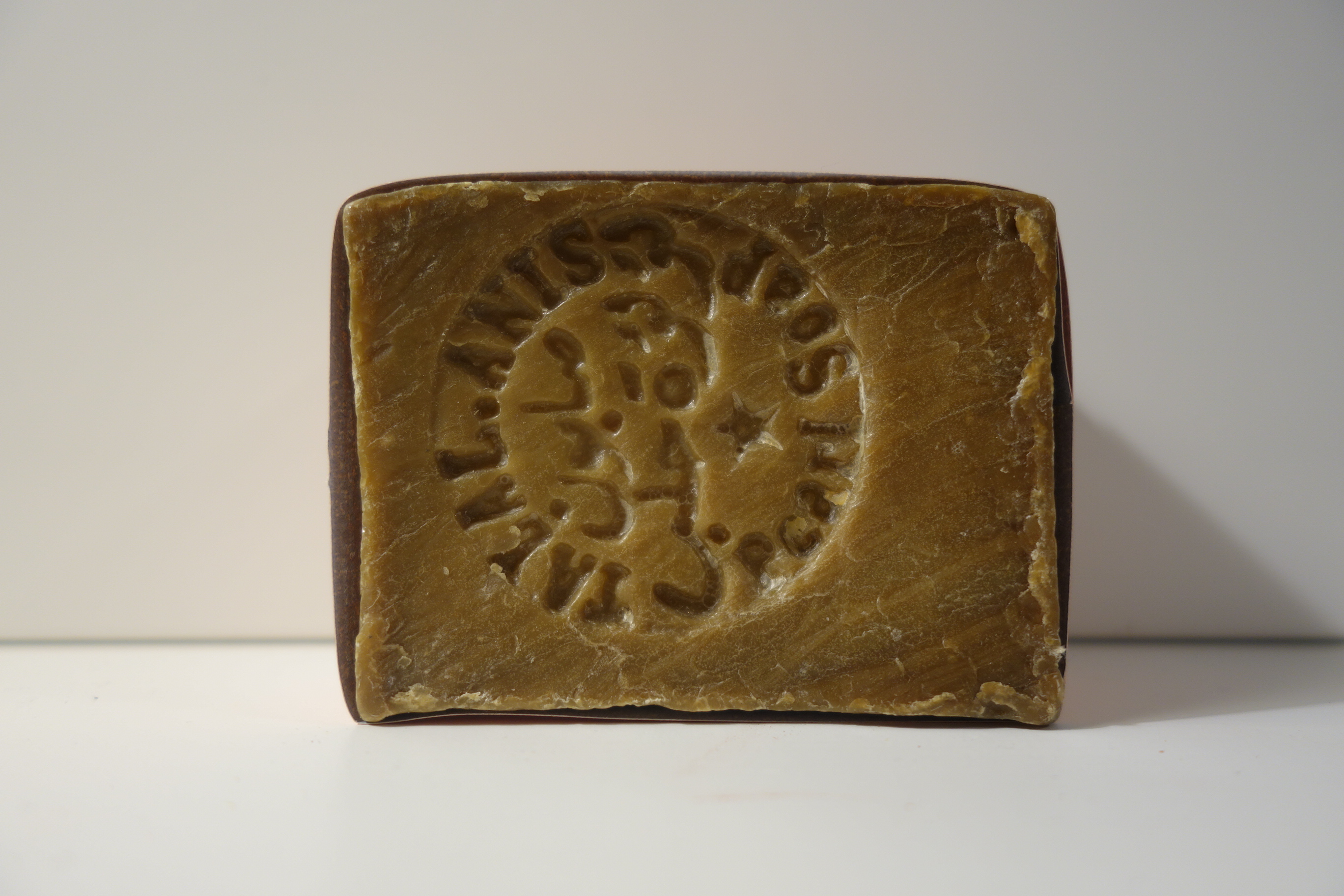 FINingrana Aleppo Seife aus Oliven- und 4% Lorbeeröl.