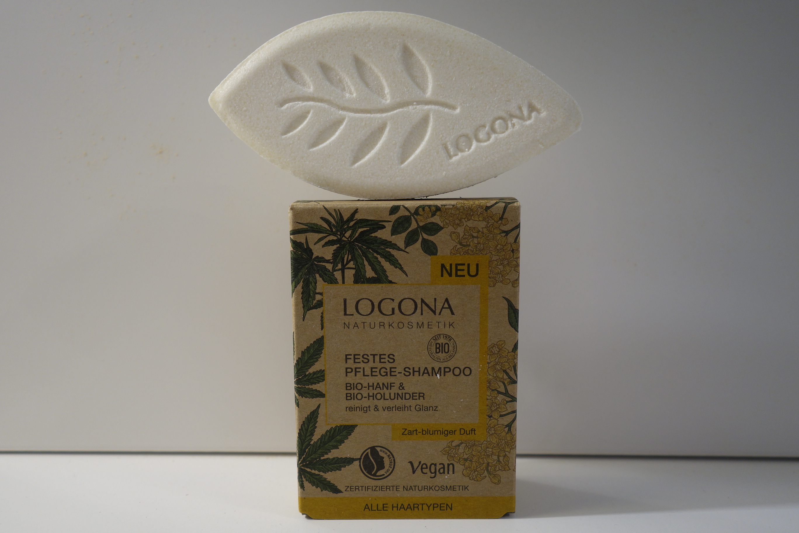 LOGONA FESTES PFLEGE-SHAMPOO Bio-Hanf & Bio-Holunder