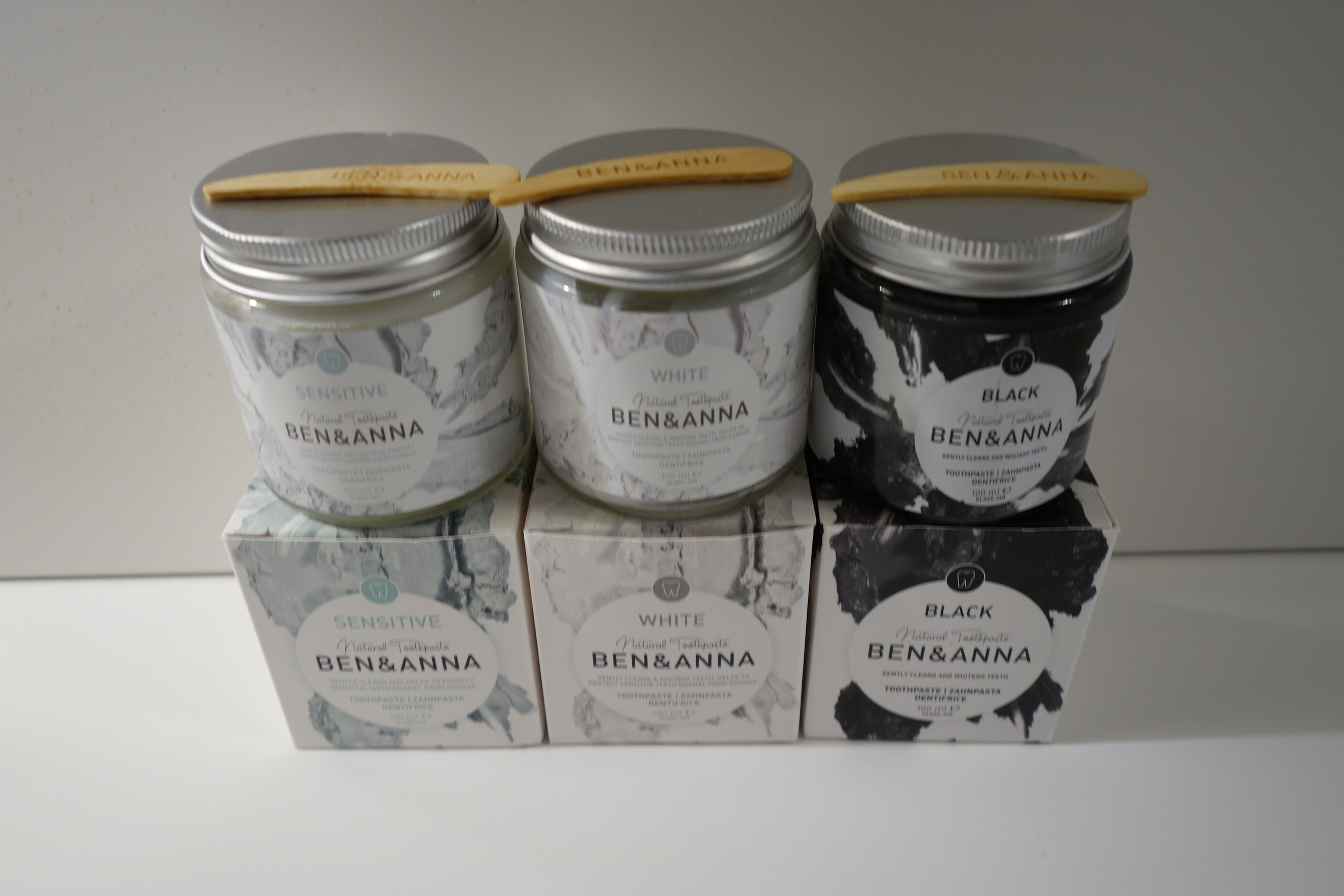 aufhellende Zahnpasta im Glas mit Minzöl & Salbei Extrakt