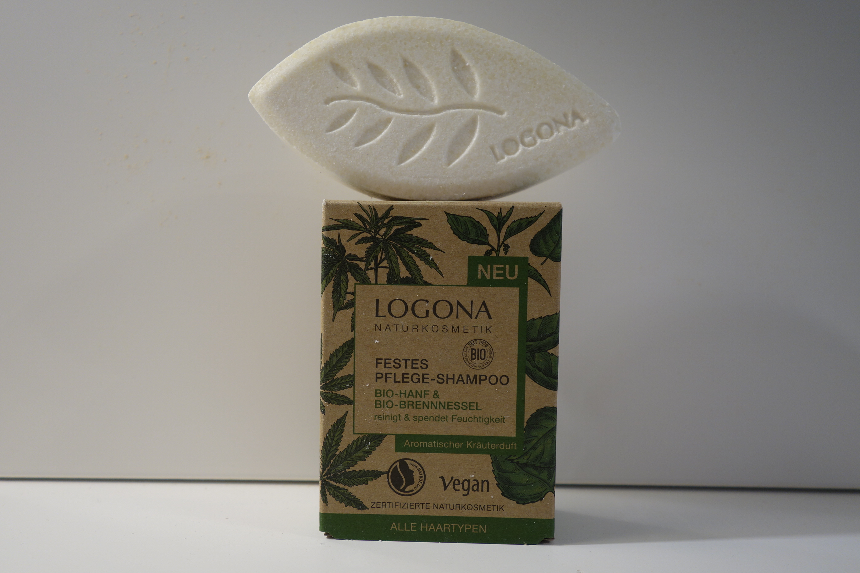 LOGONA FESTES PFLEGE-SHAMPOO Bio-Hanf & Bio-Brennnessel